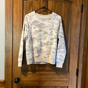 Old Navy camo crewneck